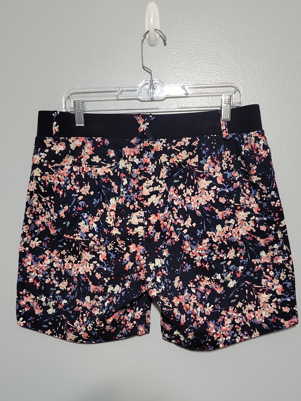 Lee Riders Women's Navy Floral Midrise Stretchy Flat Front Shorts Sz 16M - Picture 5 of 12
